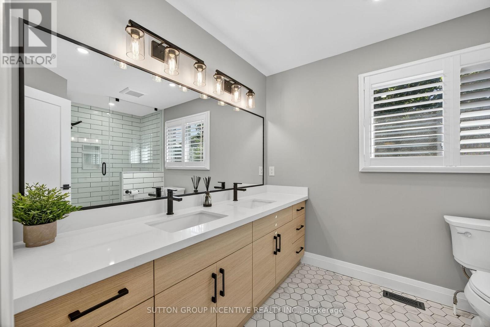 2731 Shering Crescent, Innisfil, Ontario  L9S 1G9 - Photo 30 - N12434326