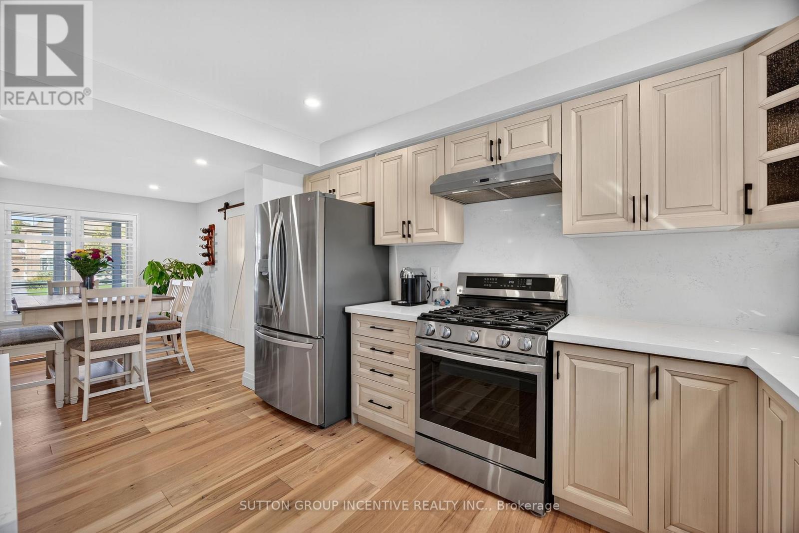 2731 Shering Crescent, Innisfil, Ontario  L9S 1G9 - Photo 11 - N12434326