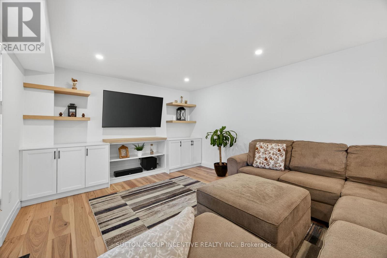 2731 Shering Crescent, Innisfil, Ontario  L9S 1G9 - Photo 16 - N12434326