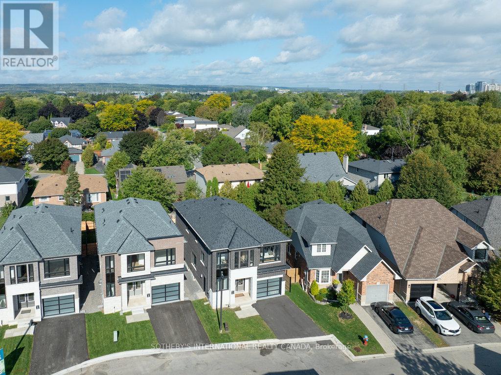 518 Markay Common, Burlington, Ontario  L7S 0A6 - Photo 2 - W12441132