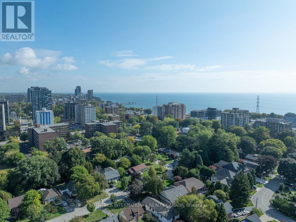 518 Markay Common, Burlington, Ontario  L7S 0A6 - Photo 9 - W12441132