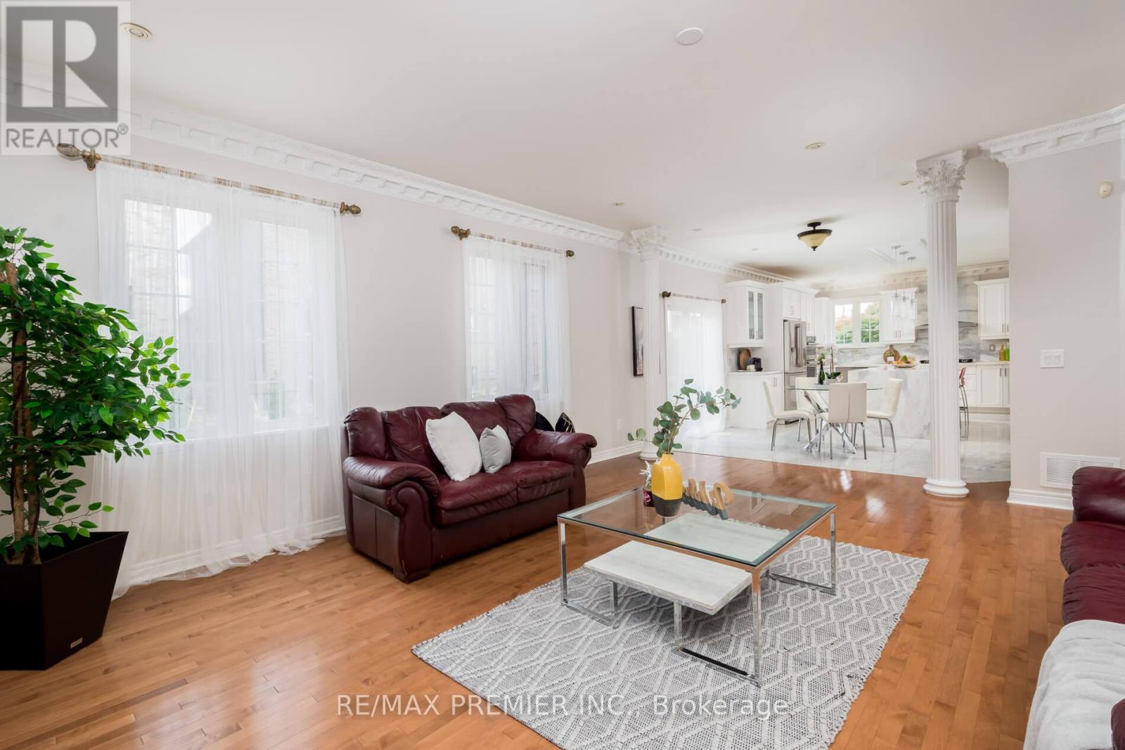 6 Donwoods Court, Brampton (Vales Of Castlemore), Ontario  L6P 1C5 - Photo 13 - W12441138