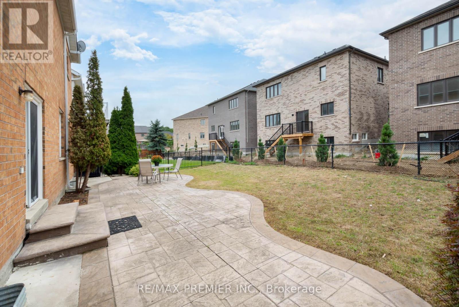 6 Donwoods Court, Brampton (Vales Of Castlemore), Ontario  L6P 1C5 - Photo 33 - W12441138