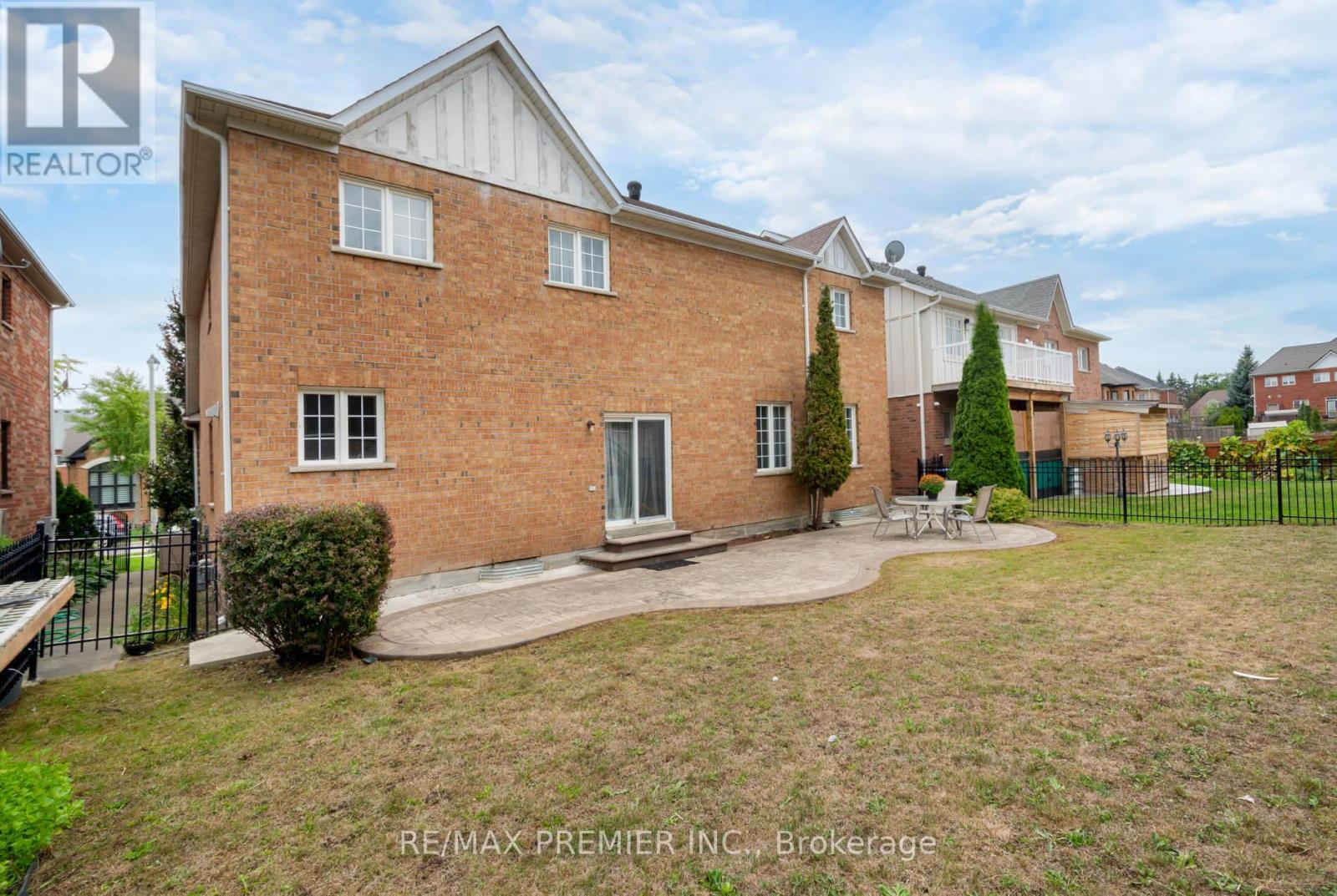 6 Donwoods Court, Brampton (Vales Of Castlemore), Ontario  L6P 1C5 - Photo 34 - W12441138