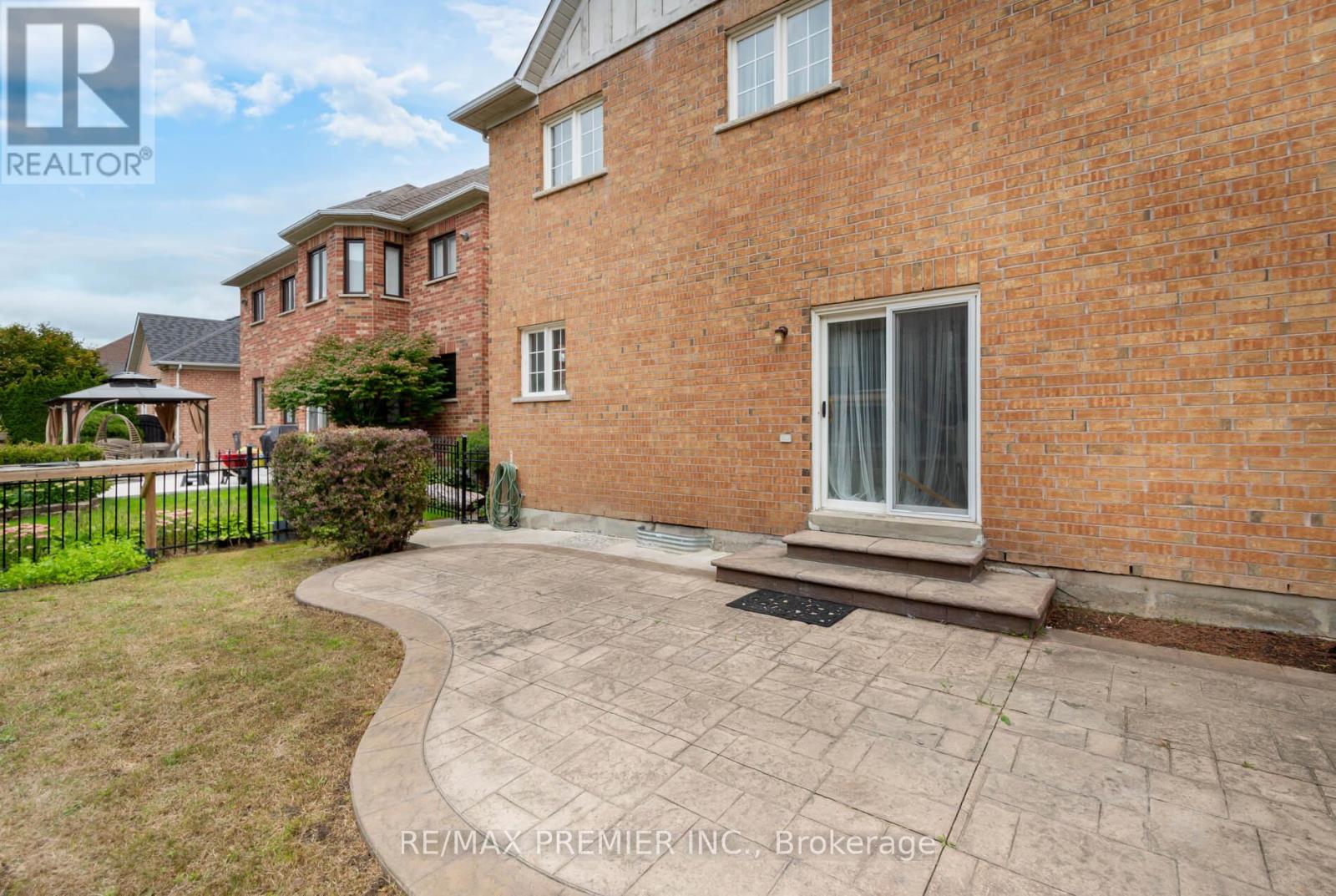 6 Donwoods Court, Brampton (Vales Of Castlemore), Ontario  L6P 1C5 - Photo 37 - W12441138