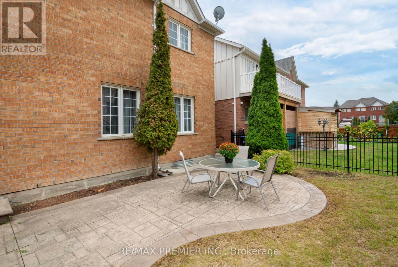 6 Donwoods Court, Brampton (Vales Of Castlemore), Ontario  L6P 1C5 - Photo 38 - W12441138