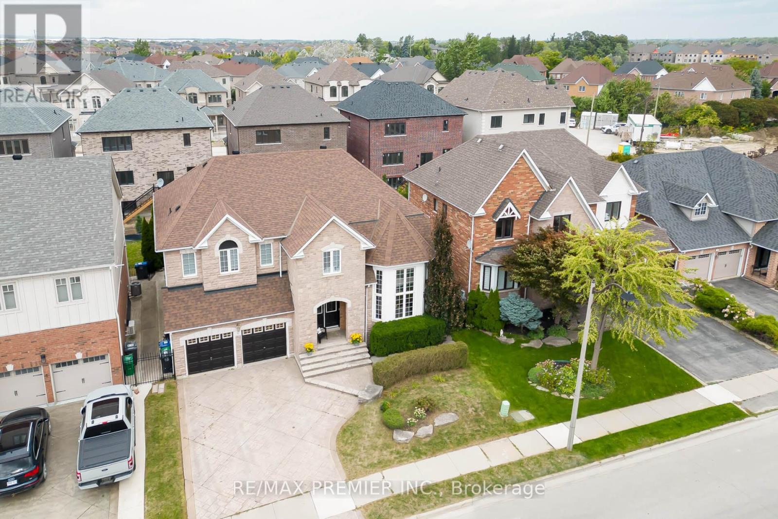 6 Donwoods Court, Brampton (Vales Of Castlemore), Ontario  L6P 1C5 - Photo 39 - W12441138