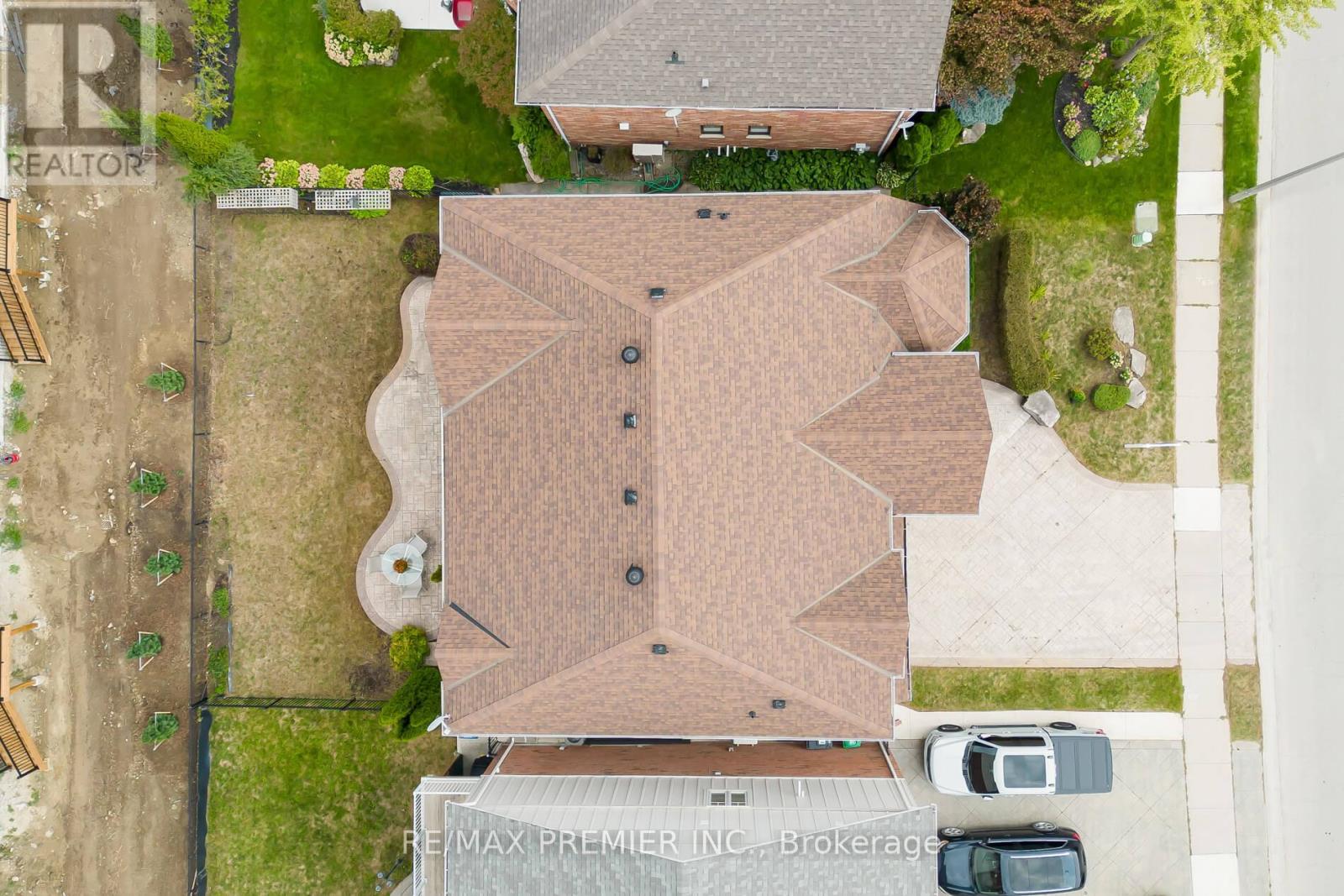 6 Donwoods Court, Brampton (Vales Of Castlemore), Ontario  L6P 1C5 - Photo 43 - W12441138