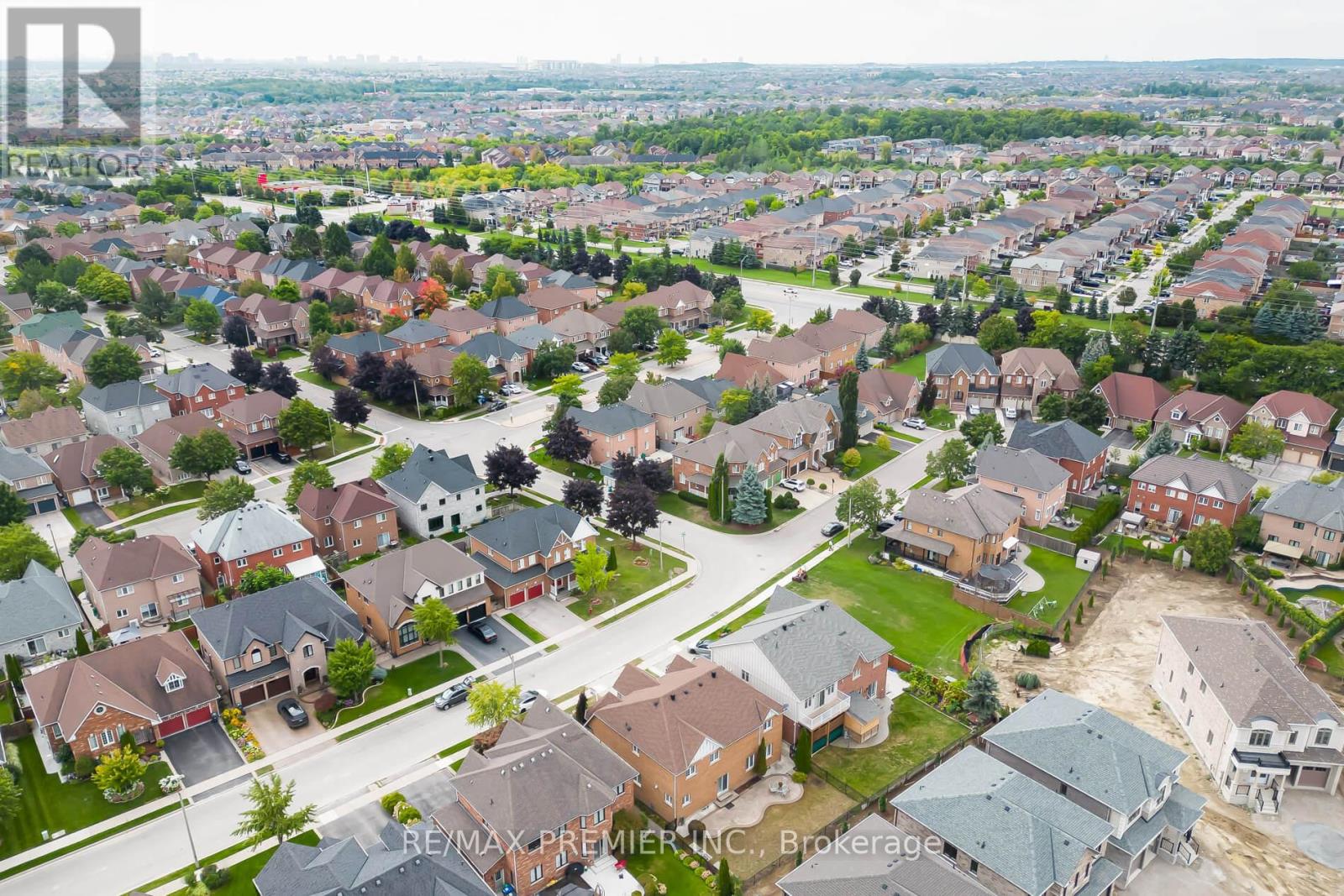 6 Donwoods Court, Brampton (Vales Of Castlemore), Ontario  L6P 1C5 - Photo 44 - W12441138