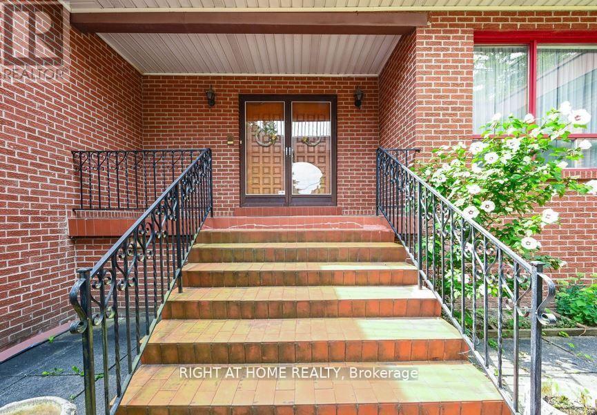 6800 Second Line W, Mississauga, Ontario  L5W 1M9 - Photo 2 - W12441159