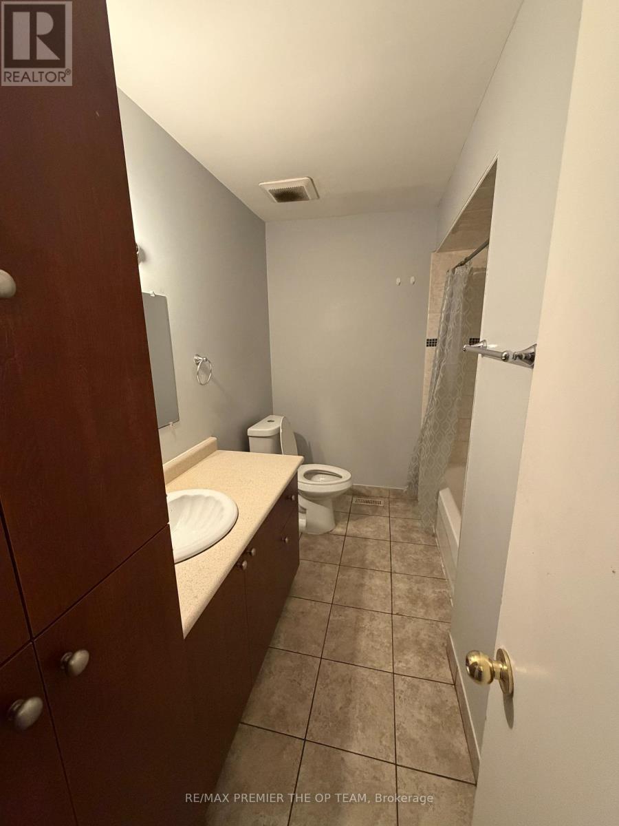 7260 Collett Road, Mississauga, Ontario  L4T 2H7 - Photo 13 - W12441166