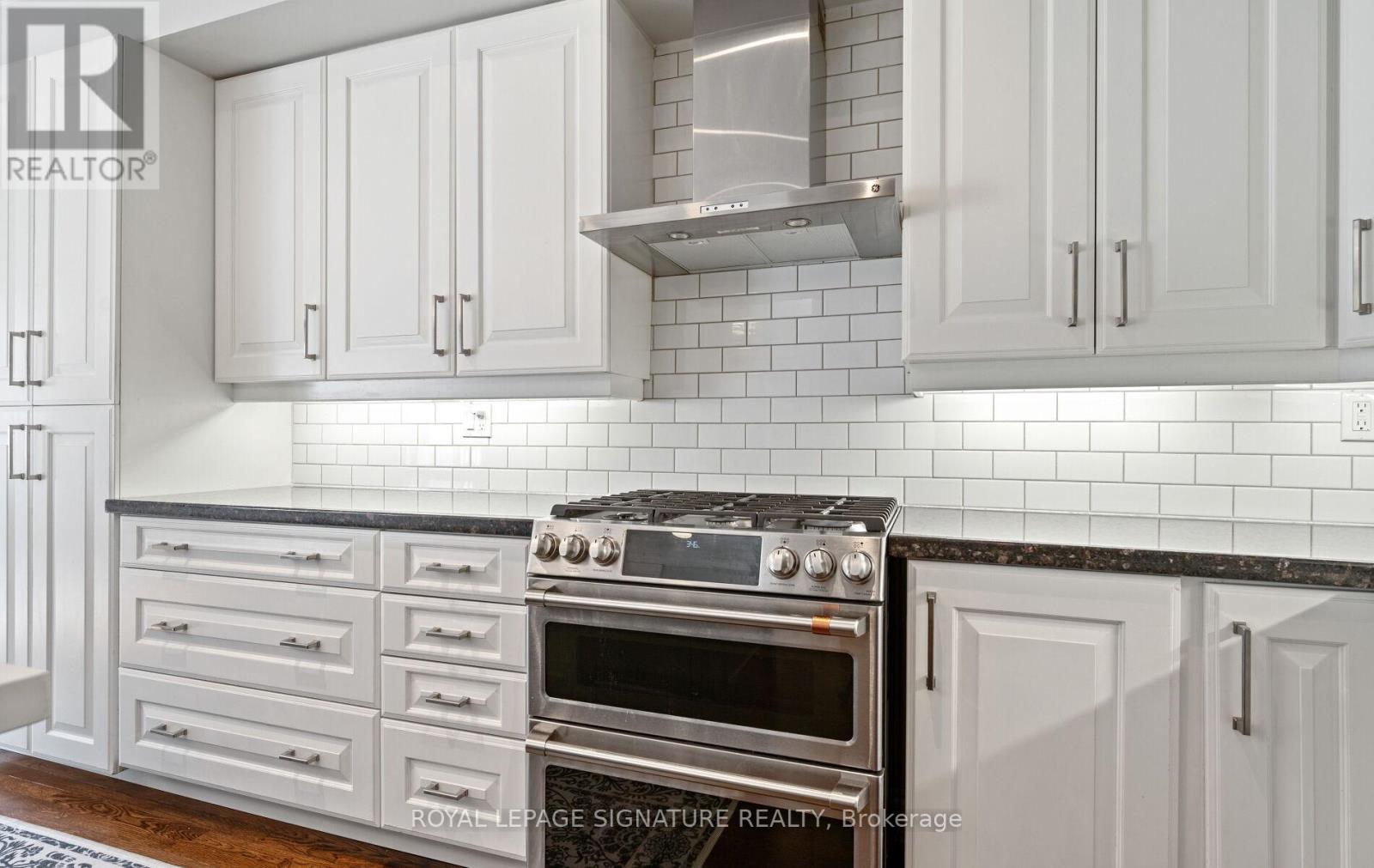 30 Legion Road, Toronto (Mimico), Ontario  M8V 4C5 - Photo 19 - W12441167