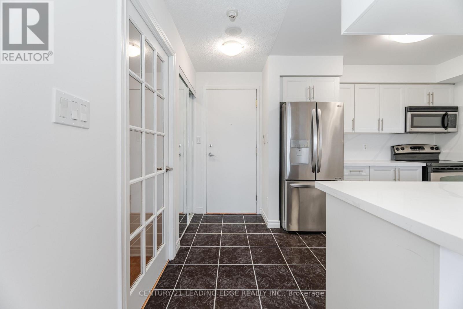 1609 - 3880 Duke Of York Boulevard, Mississauga, Ontario  L5B 4M7 - Photo 14 - W12441168