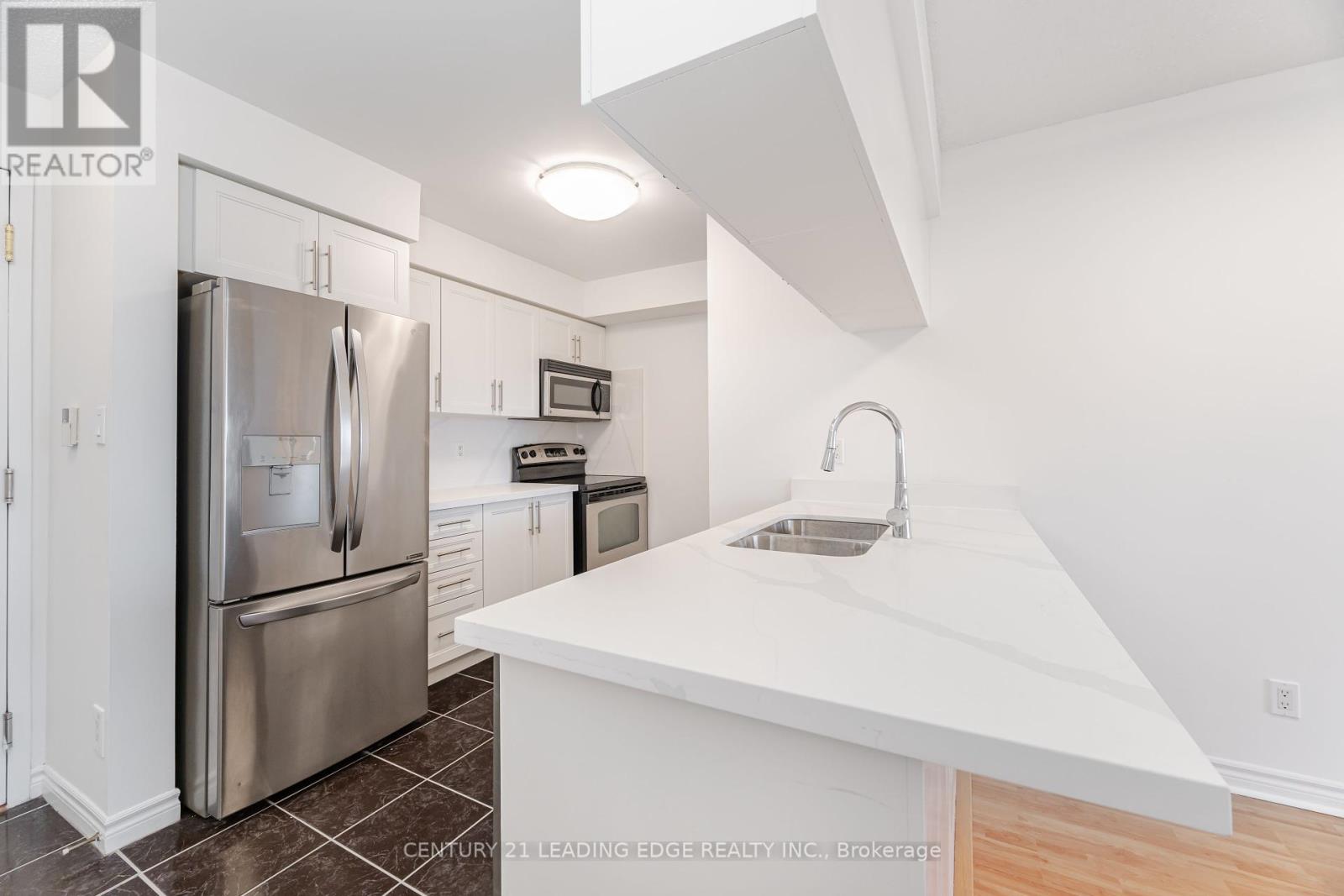 1609 - 3880 Duke Of York Boulevard, Mississauga, Ontario  L5B 4M7 - Photo 16 - W12441168
