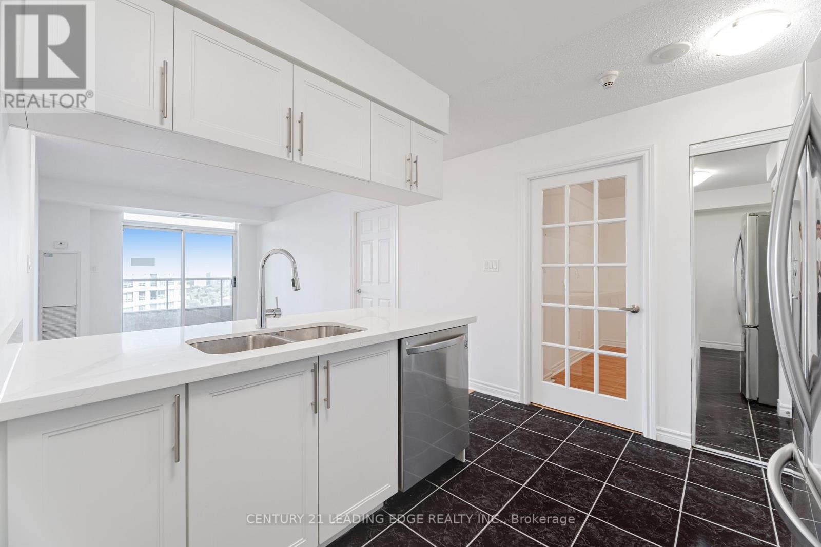 1609 - 3880 Duke Of York Boulevard, Mississauga, Ontario  L5B 4M7 - Photo 17 - W12441168