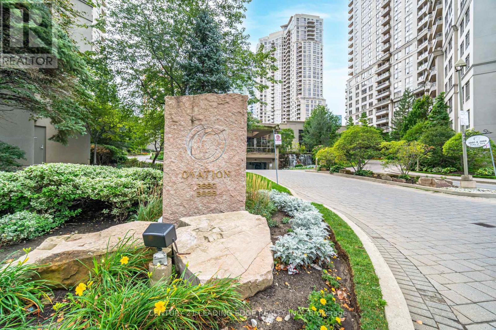 1609 - 3880 Duke Of York Boulevard, Mississauga, Ontario  L5B 4M7 - Photo 2 - W12441168