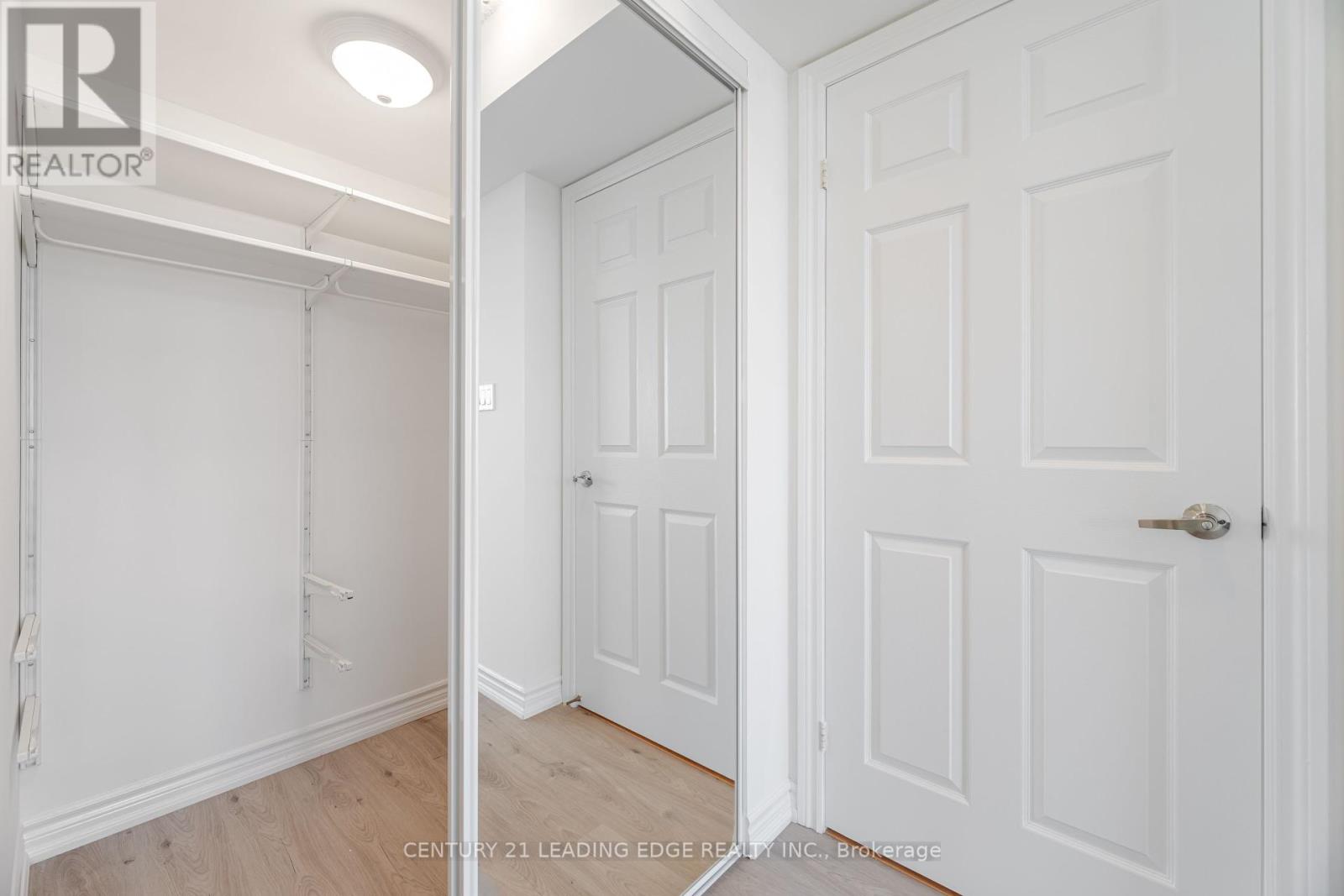 1609 - 3880 Duke Of York Boulevard, Mississauga, Ontario  L5B 4M7 - Photo 27 - W12441168