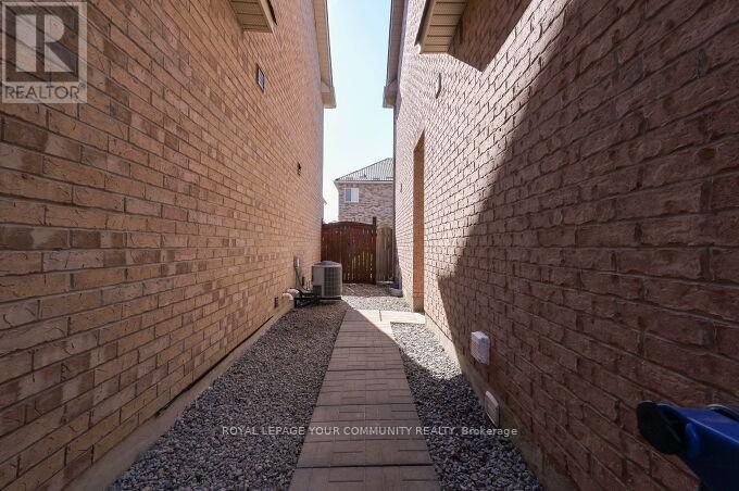 Lower Unit - 128 Watsonbrook Drive, Brampton, Ontario  L6R 0S1 - Photo 2 - W12441179