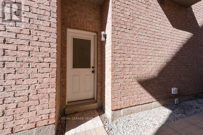 Lower Unit - 128 Watsonbrook Drive, Brampton, Ontario  L6R 0S1 - Photo 3 - W12441179