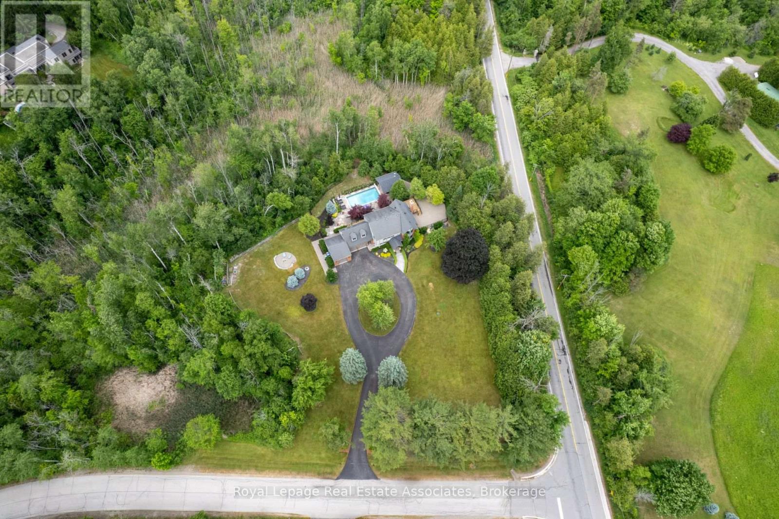 32 Cedar Drive, Caledon, Ontario  L7K 1H6 - Photo 2 - W12441199