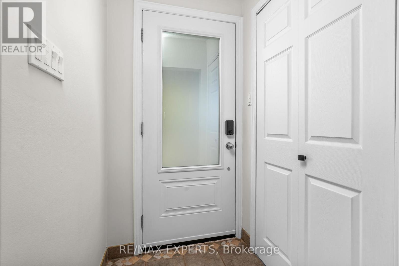 11 Smallwood Drive, Toronto (Downsview-Roding-Cfb), Ontario  M3M 1K9 - Photo 12 - W12441229