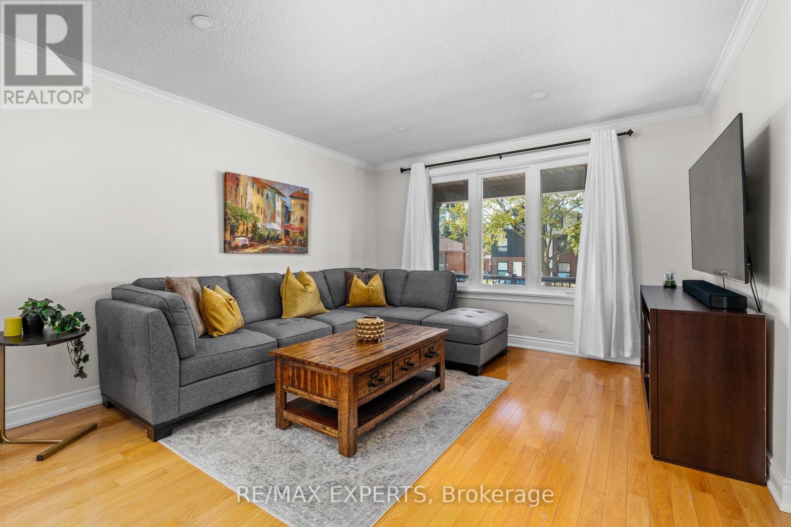 11 Smallwood Drive, Toronto (Downsview-Roding-Cfb), Ontario  M3M 1K9 - Photo 14 - W12441229