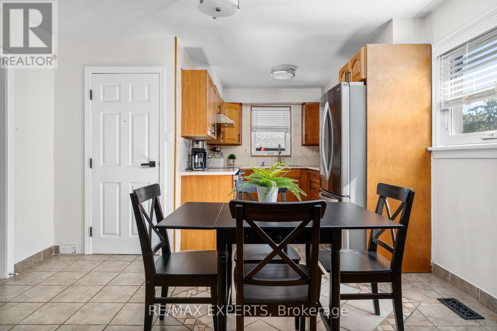 11 Smallwood Drive, Toronto (Downsview-Roding-Cfb), Ontario  M3M 1K9 - Photo 18 - W12441229