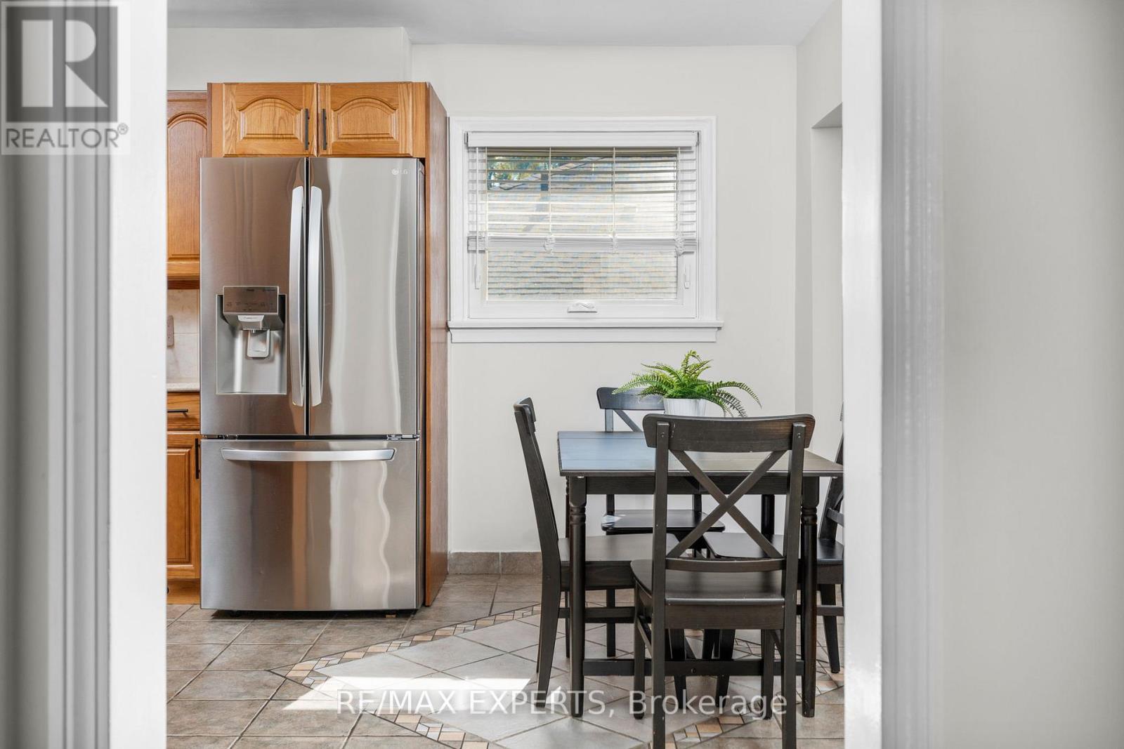 11 Smallwood Drive, Toronto (Downsview-Roding-Cfb), Ontario  M3M 1K9 - Photo 19 - W12441229