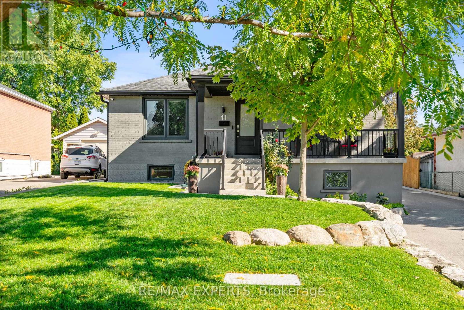 11 Smallwood Drive, Toronto (Downsview-Roding-Cfb), Ontario  M3M 1K9 - Photo 2 - W12441229