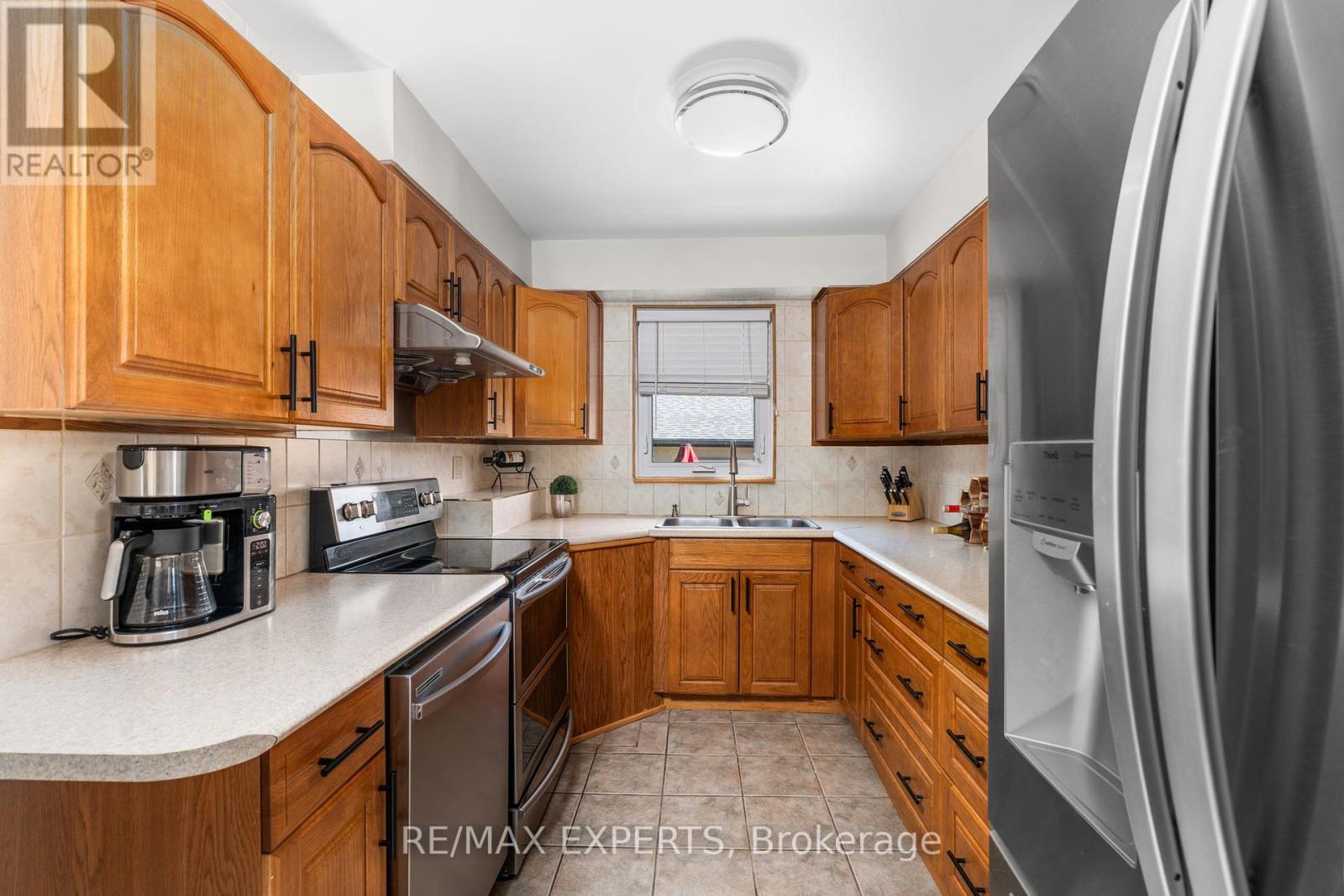 11 Smallwood Drive, Toronto (Downsview-Roding-Cfb), Ontario  M3M 1K9 - Photo 20 - W12441229