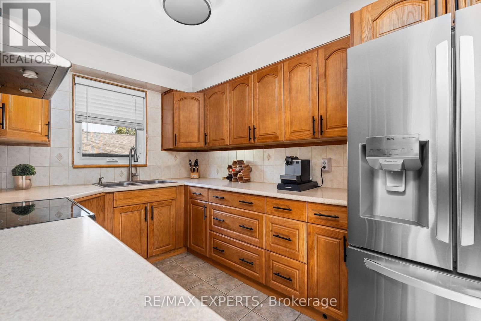 11 Smallwood Drive, Toronto (Downsview-Roding-Cfb), Ontario  M3M 1K9 - Photo 22 - W12441229