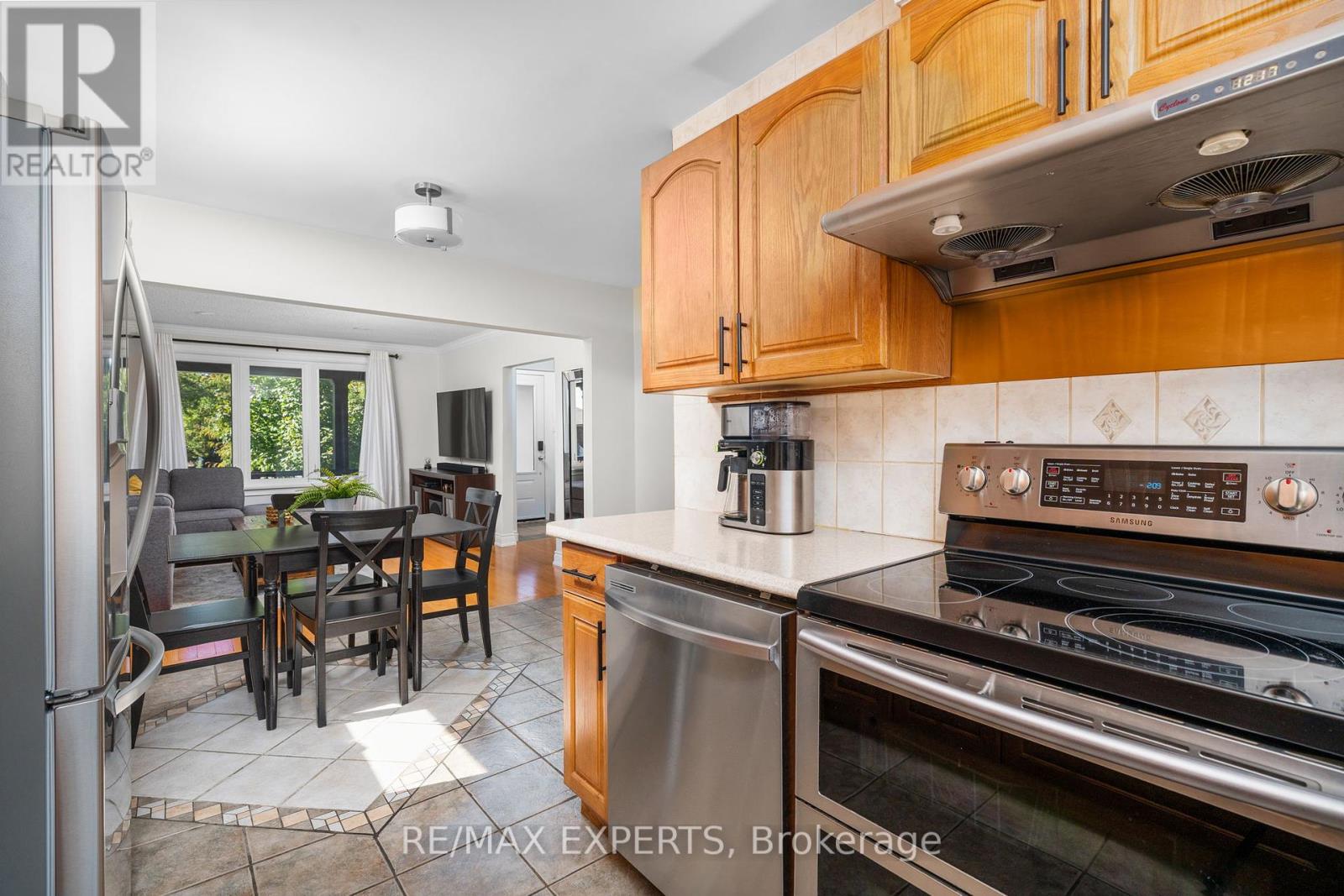 11 Smallwood Drive, Toronto (Downsview-Roding-Cfb), Ontario  M3M 1K9 - Photo 24 - W12441229