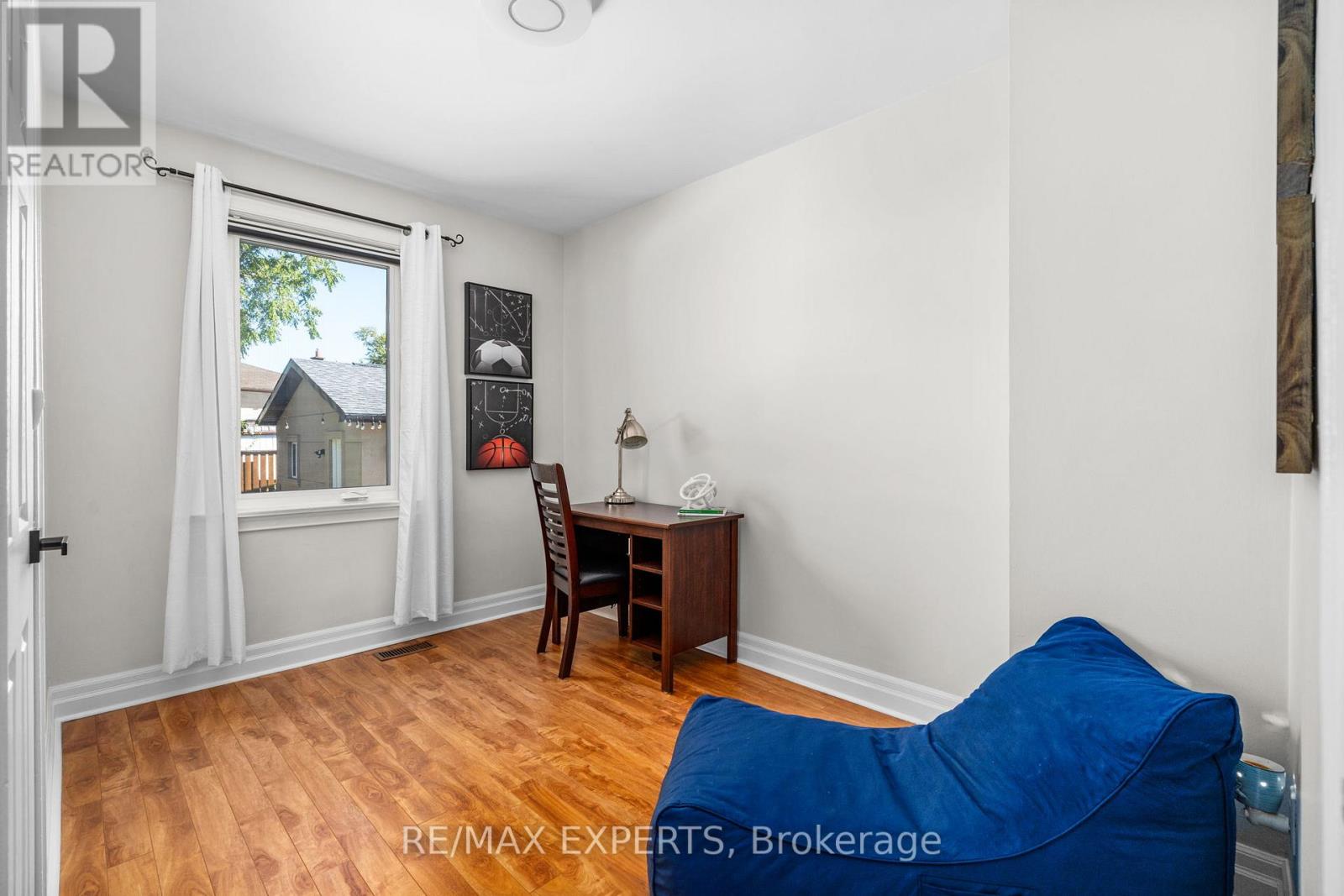 11 Smallwood Drive, Toronto (Downsview-Roding-Cfb), Ontario  M3M 1K9 - Photo 27 - W12441229