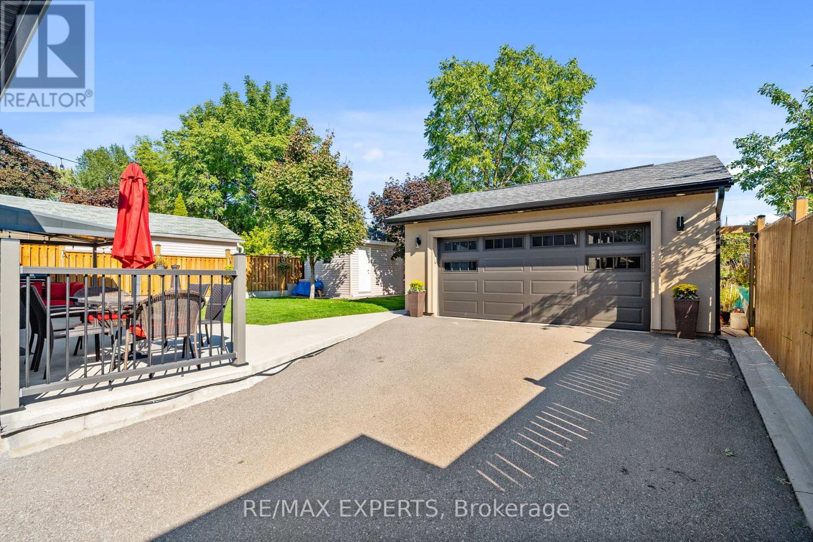 11 Smallwood Drive, Toronto (Downsview-Roding-Cfb), Ontario  M3M 1K9 - Photo 35 - W12441229