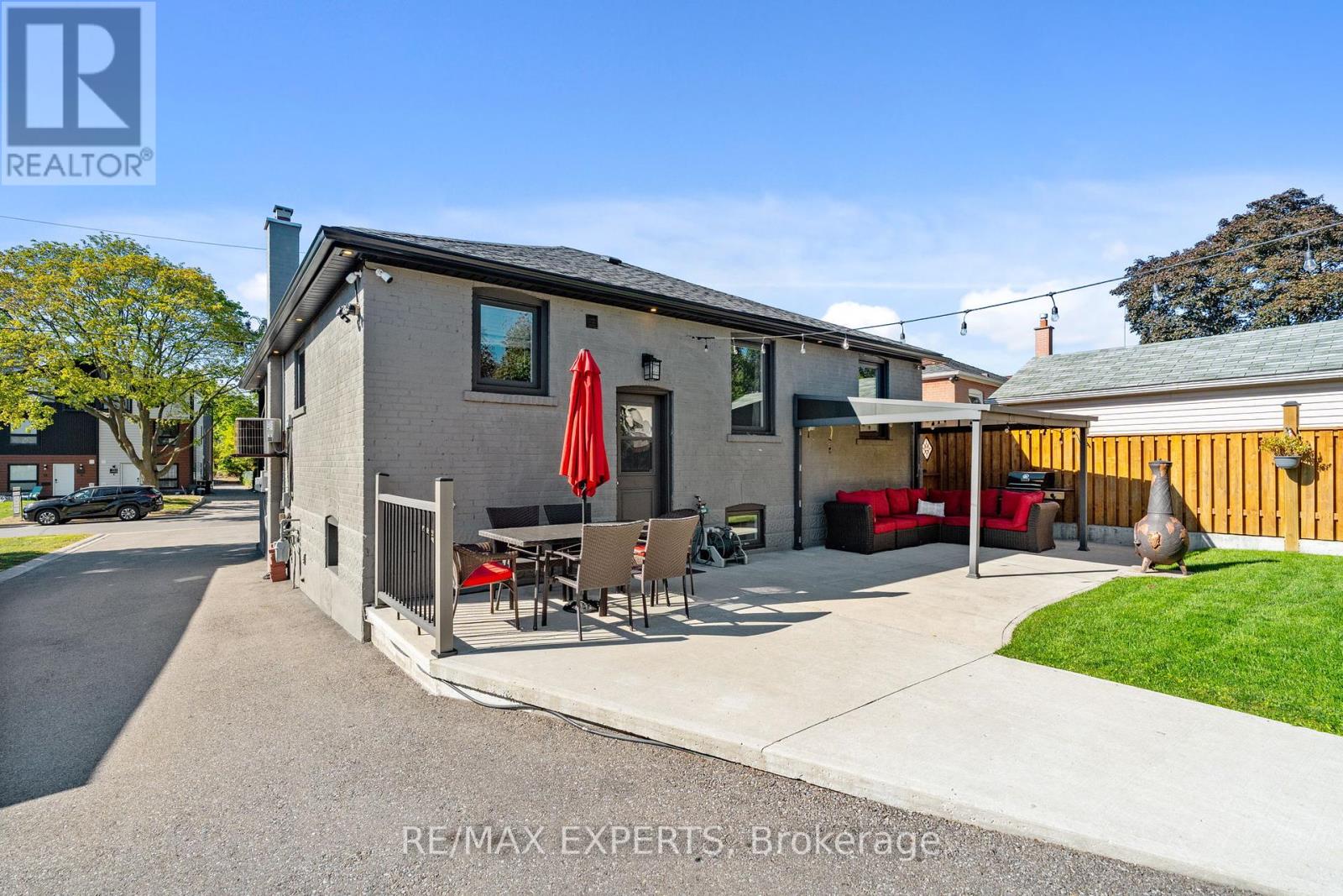 11 Smallwood Drive, Toronto (Downsview-Roding-Cfb), Ontario  M3M 1K9 - Photo 36 - W12441229