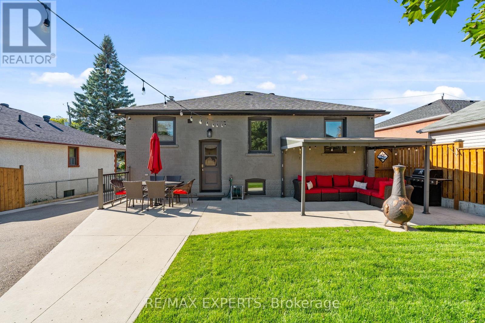 11 Smallwood Drive, Toronto (Downsview-Roding-Cfb), Ontario  M3M 1K9 - Photo 37 - W12441229