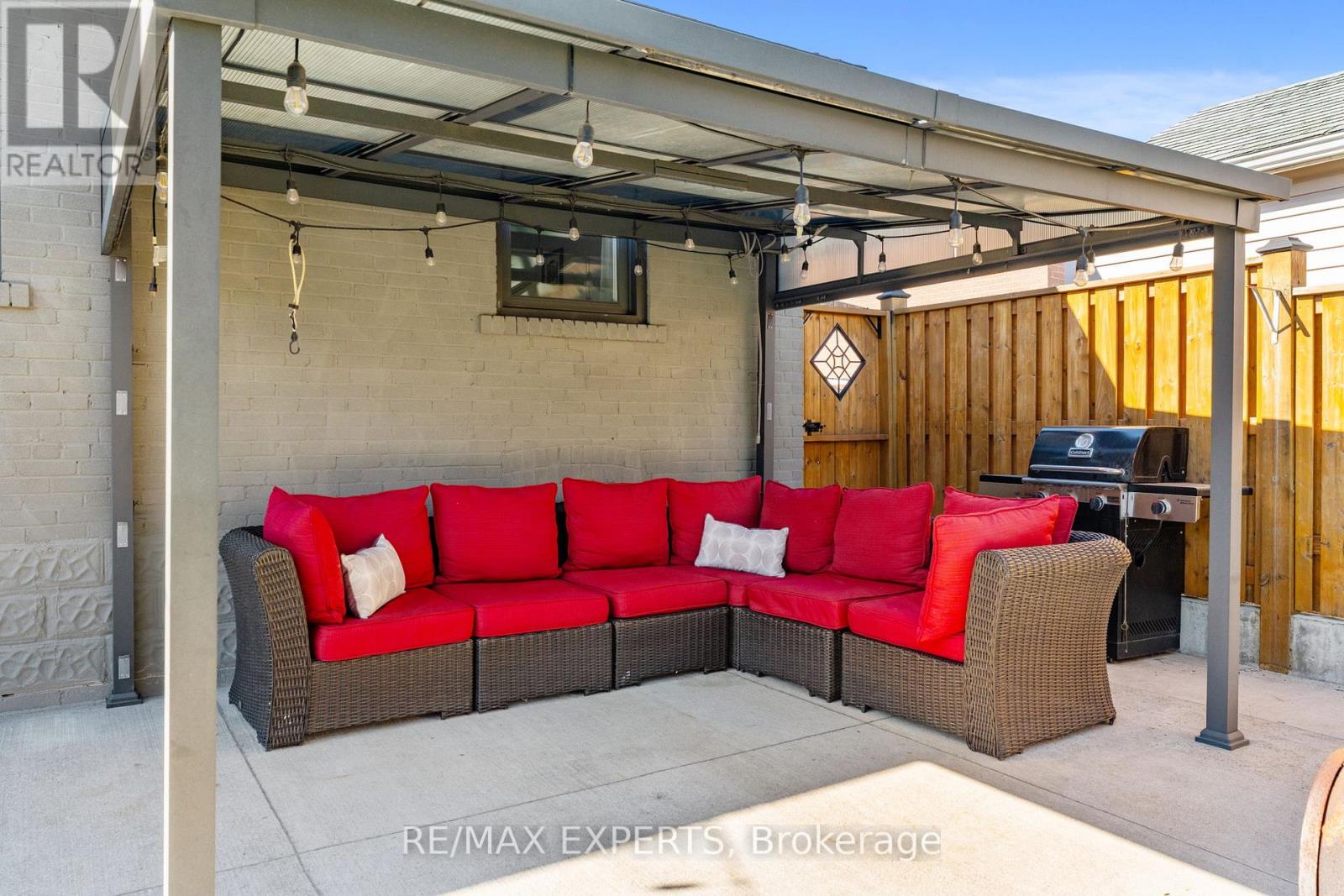 11 Smallwood Drive, Toronto (Downsview-Roding-Cfb), Ontario  M3M 1K9 - Photo 38 - W12441229