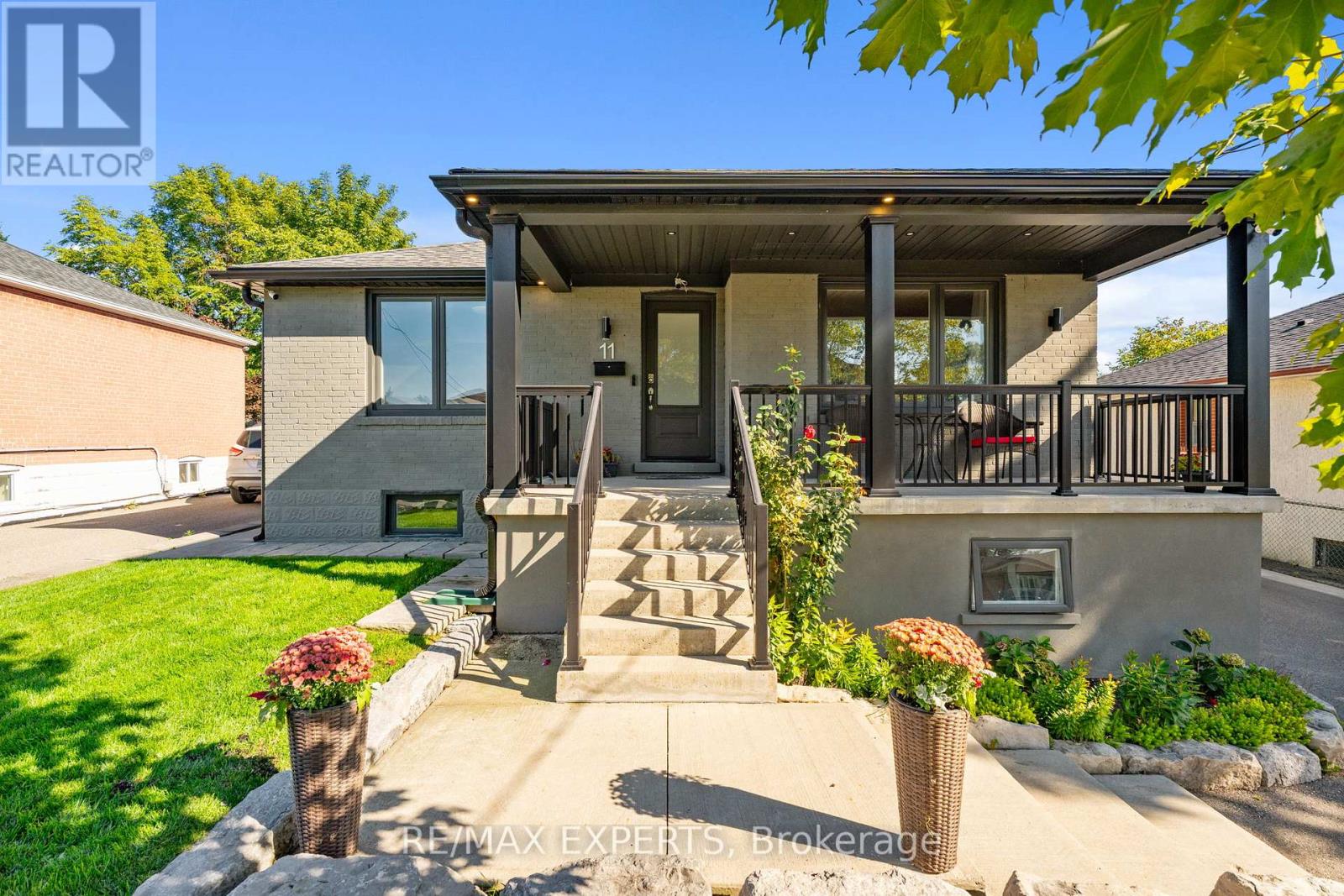 11 Smallwood Drive, Toronto (Downsview-Roding-Cfb), Ontario  M3M 1K9 - Photo 4 - W12441229