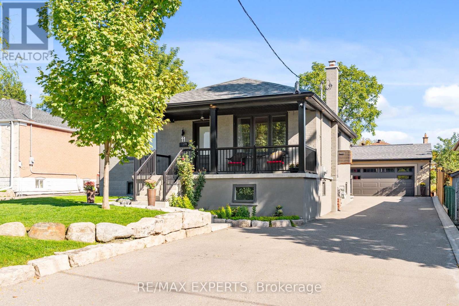 11 Smallwood Drive, Toronto (Downsview-Roding-Cfb), Ontario  M3M 1K9 - Photo 5 - W12441229
