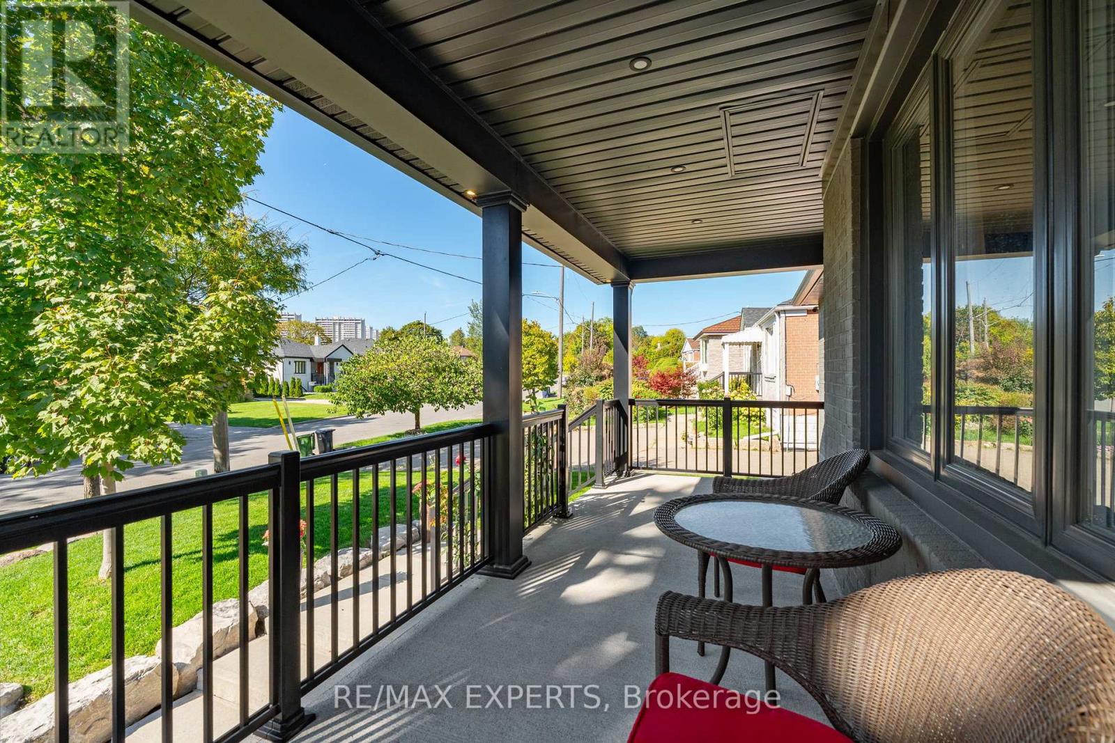 11 Smallwood Drive, Toronto (Downsview-Roding-Cfb), Ontario  M3M 1K9 - Photo 6 - W12441229