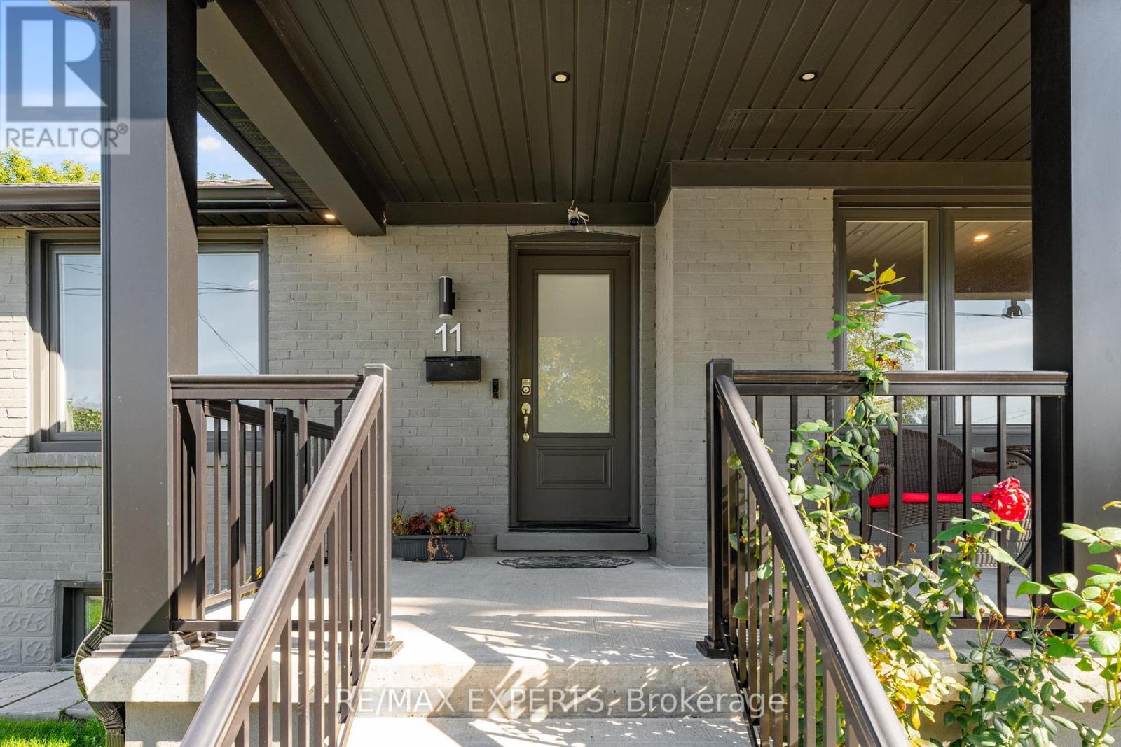 11 Smallwood Drive, Toronto (Downsview-Roding-Cfb), Ontario  M3M 1K9 - Photo 7 - W12441229