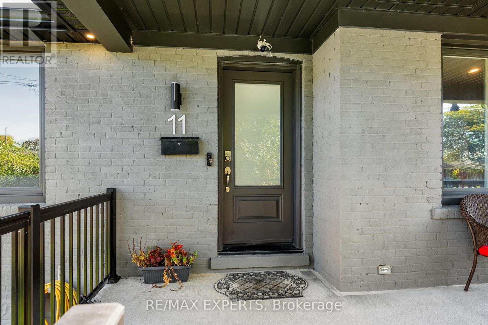 11 Smallwood Drive, Toronto (Downsview-Roding-Cfb), Ontario  M3M 1K9 - Photo 8 - W12441229