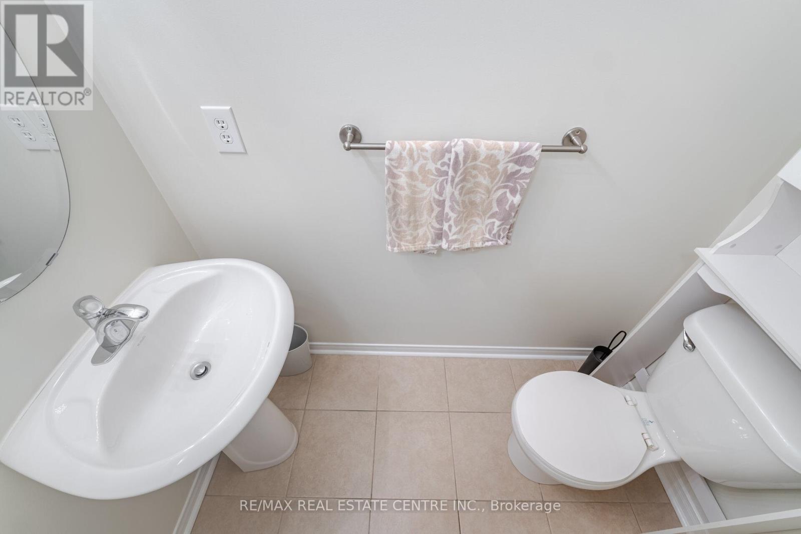 4834 Capri Crescent, Burlington, Ontario  L7M 0H9 - Photo 17 - W12441251