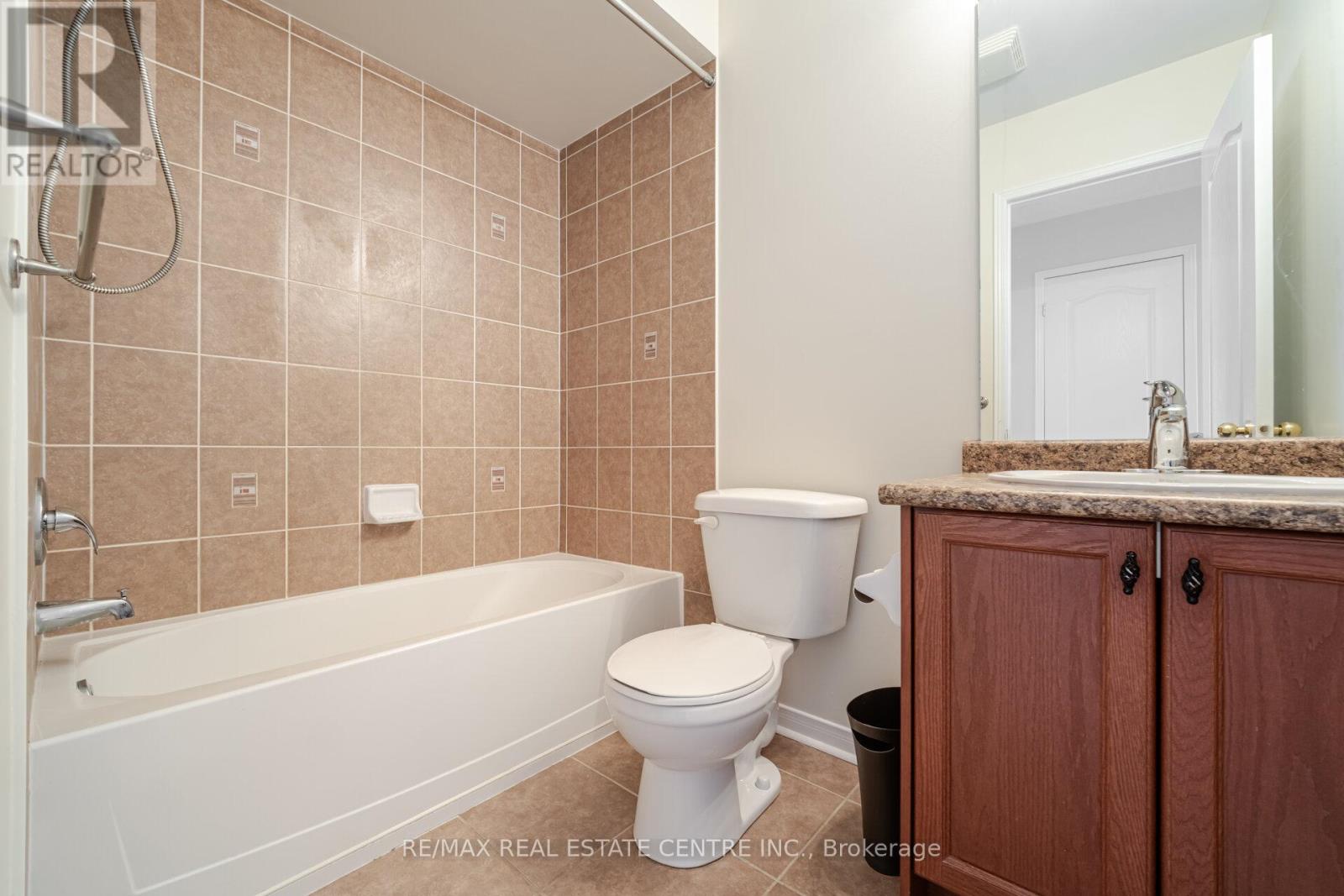 4834 Capri Crescent, Burlington, Ontario  L7M 0H9 - Photo 31 - W12441251