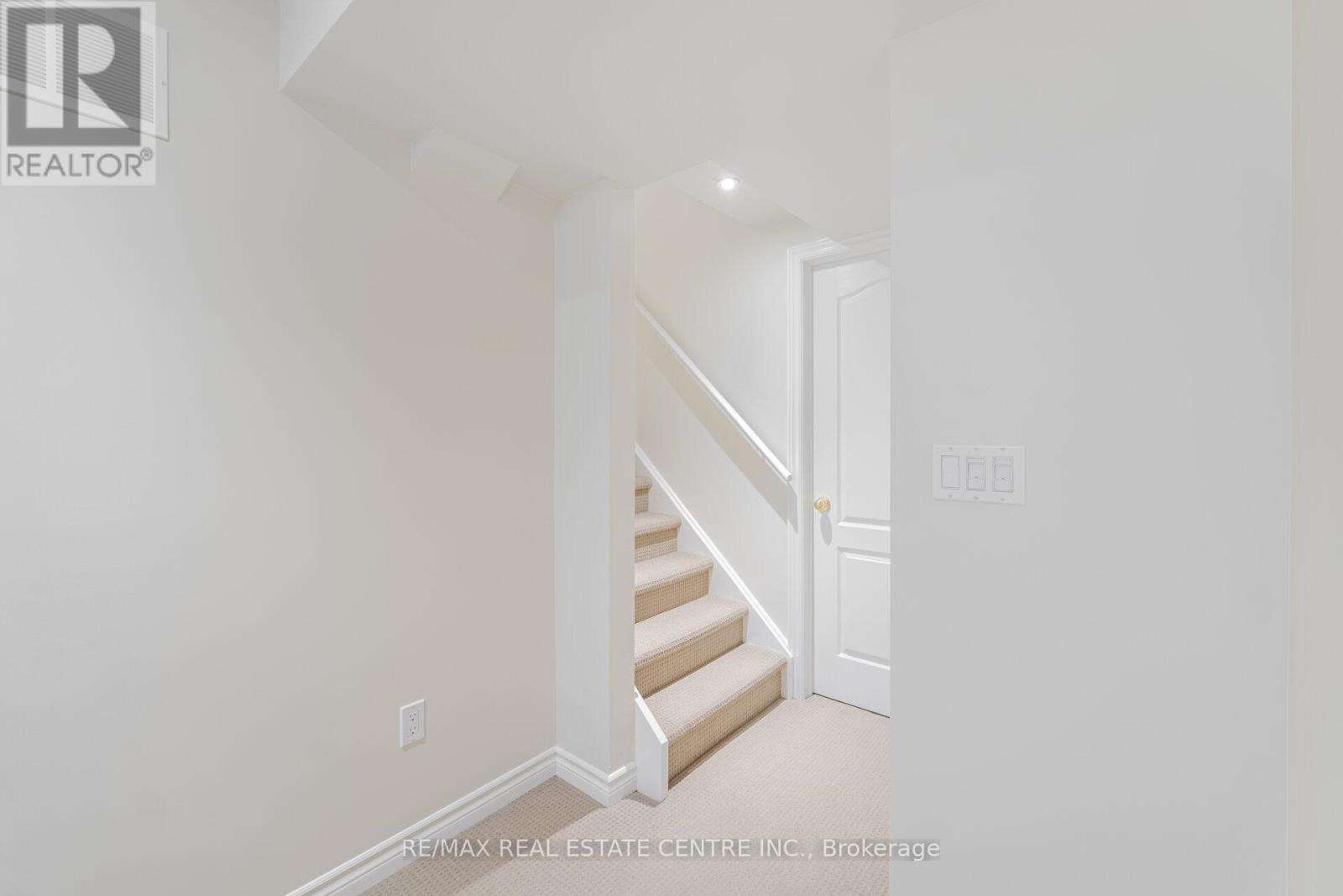 4834 Capri Crescent, Burlington, Ontario  L7M 0H9 - Photo 32 - W12441251