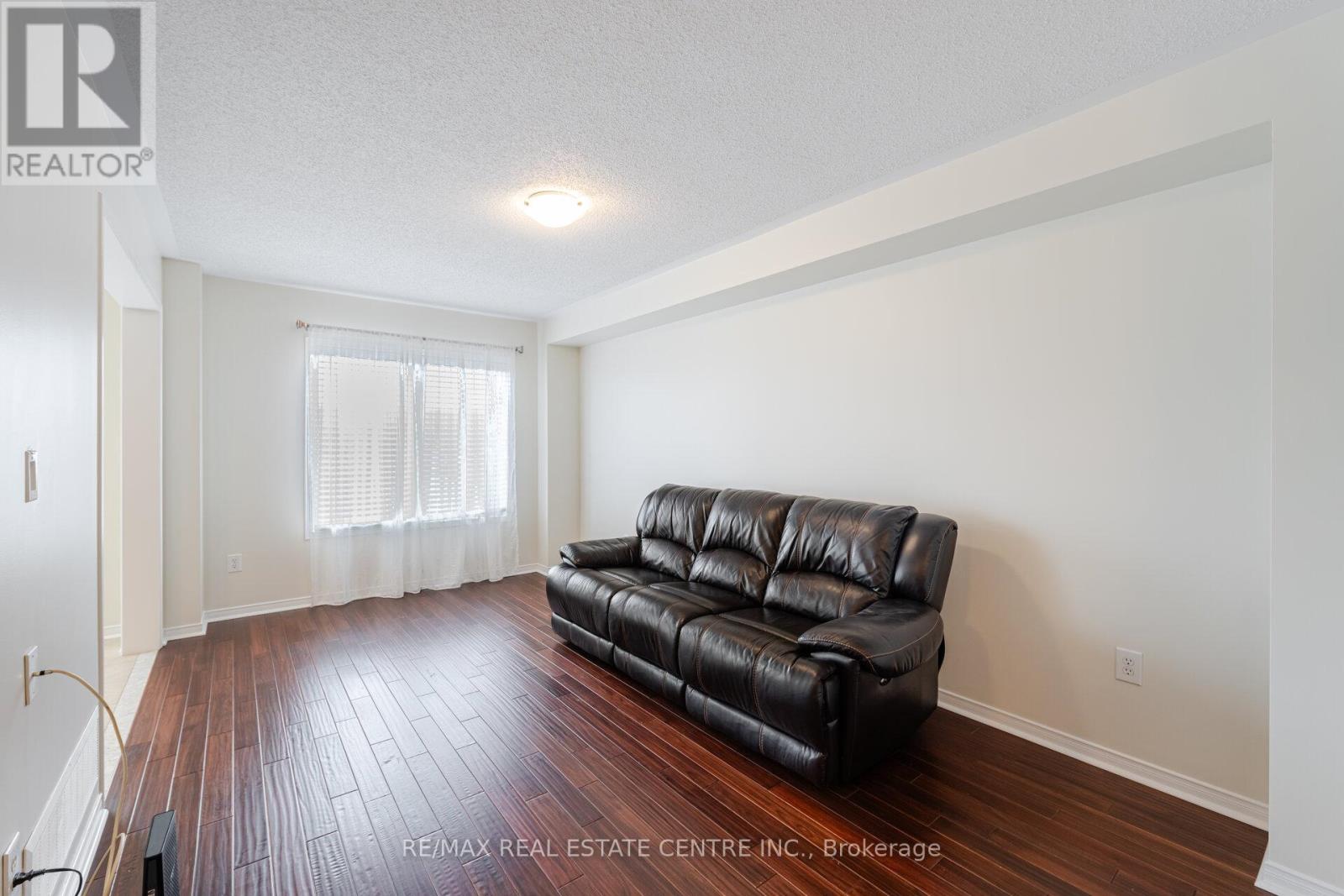 4834 Capri Crescent, Burlington, Ontario  L7M 0H9 - Photo 6 - W12441251