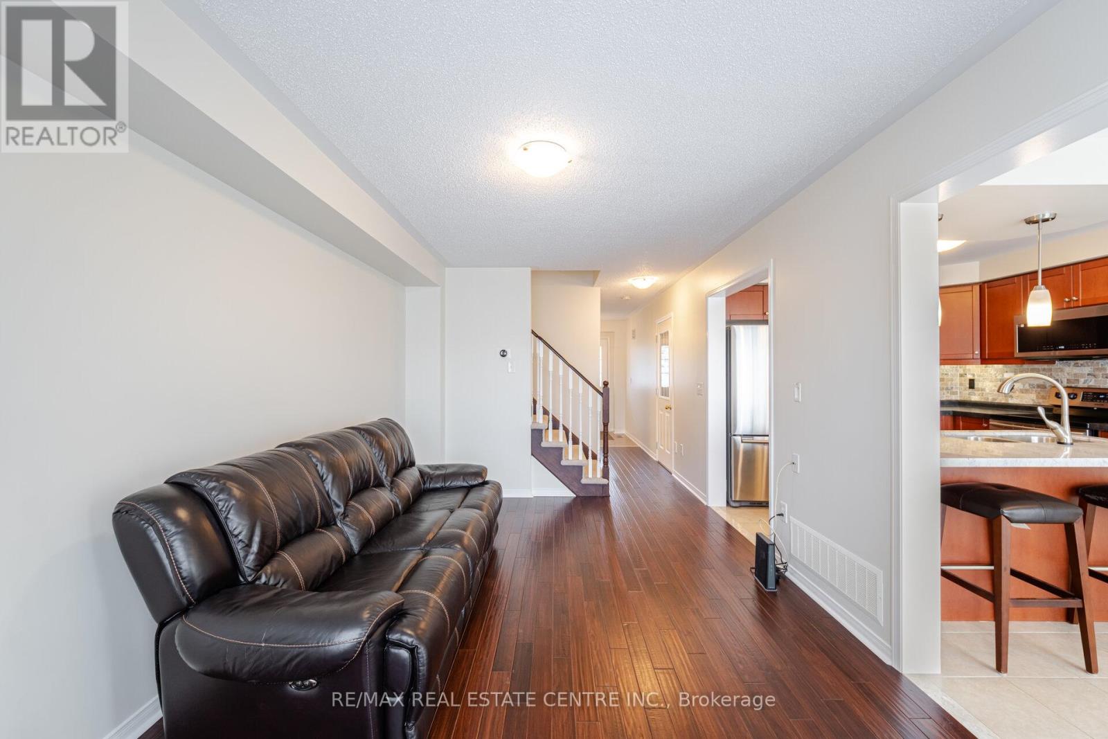 4834 Capri Crescent, Burlington, Ontario  L7M 0H9 - Photo 8 - W12441251