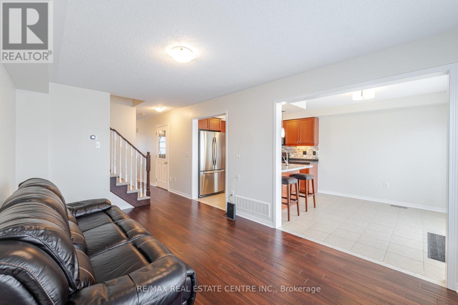 4834 Capri Crescent, Burlington, Ontario  L7M 0H9 - Photo 9 - W12441251