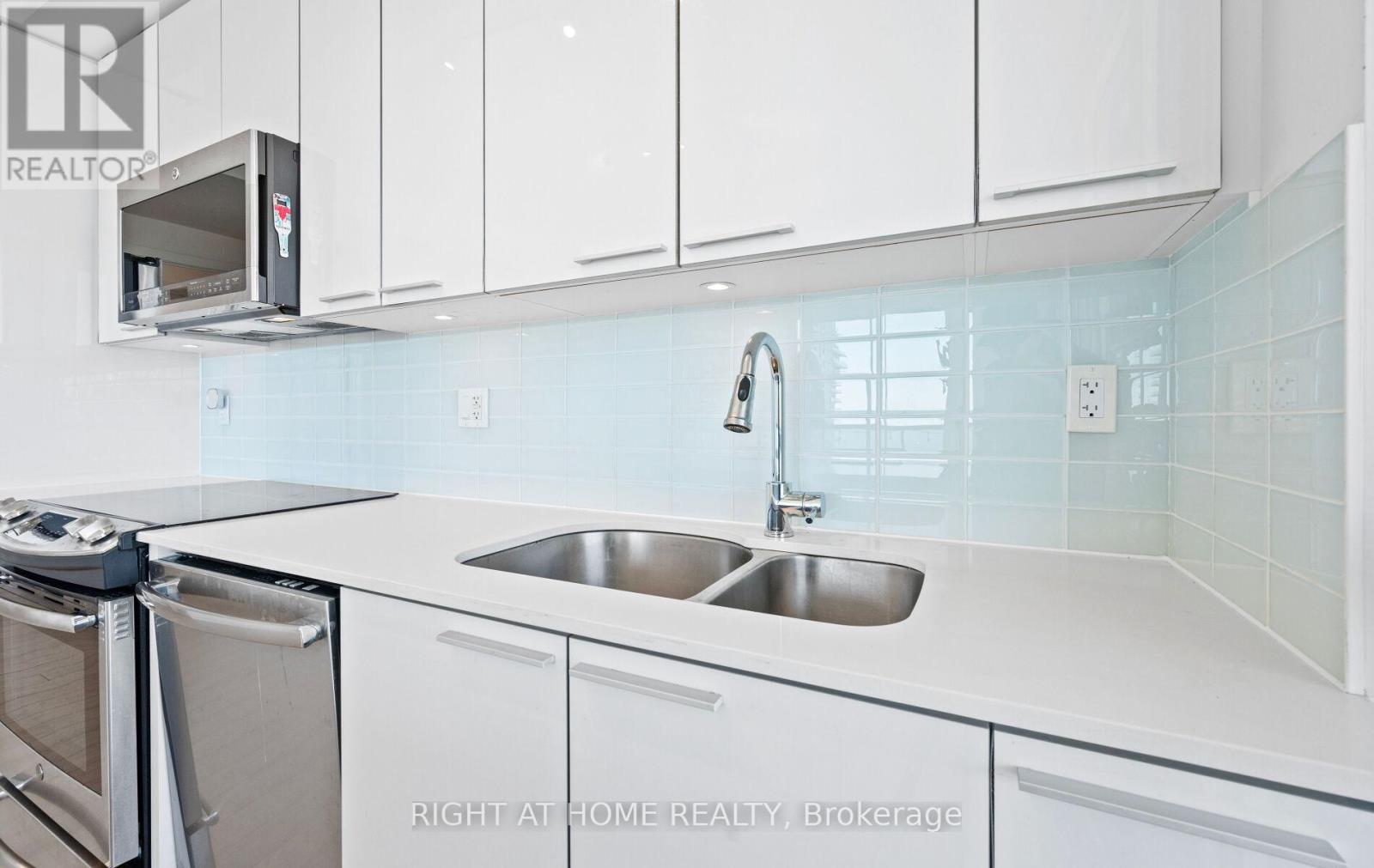 3409 - 10 Park Lawn Road, Toronto, Ontario  M8Y 3H8 - Photo 11 - W12441275