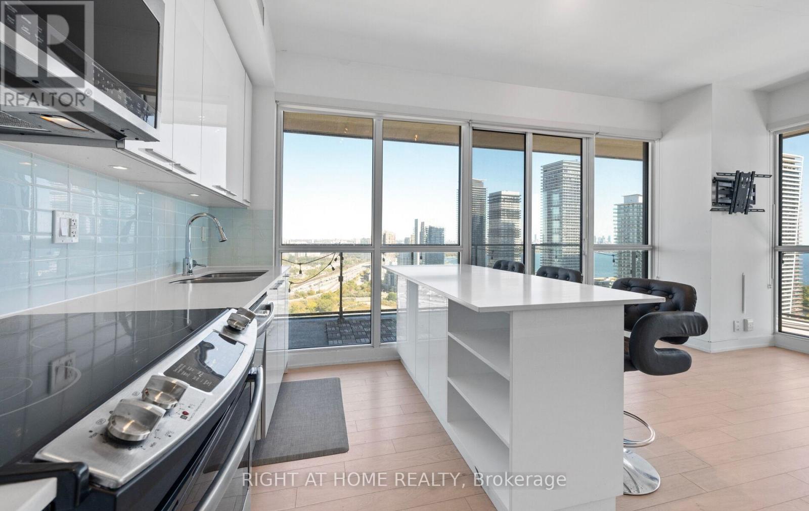 3409 - 10 Park Lawn Road, Toronto, Ontario  M8Y 3H8 - Photo 5 - W12441275